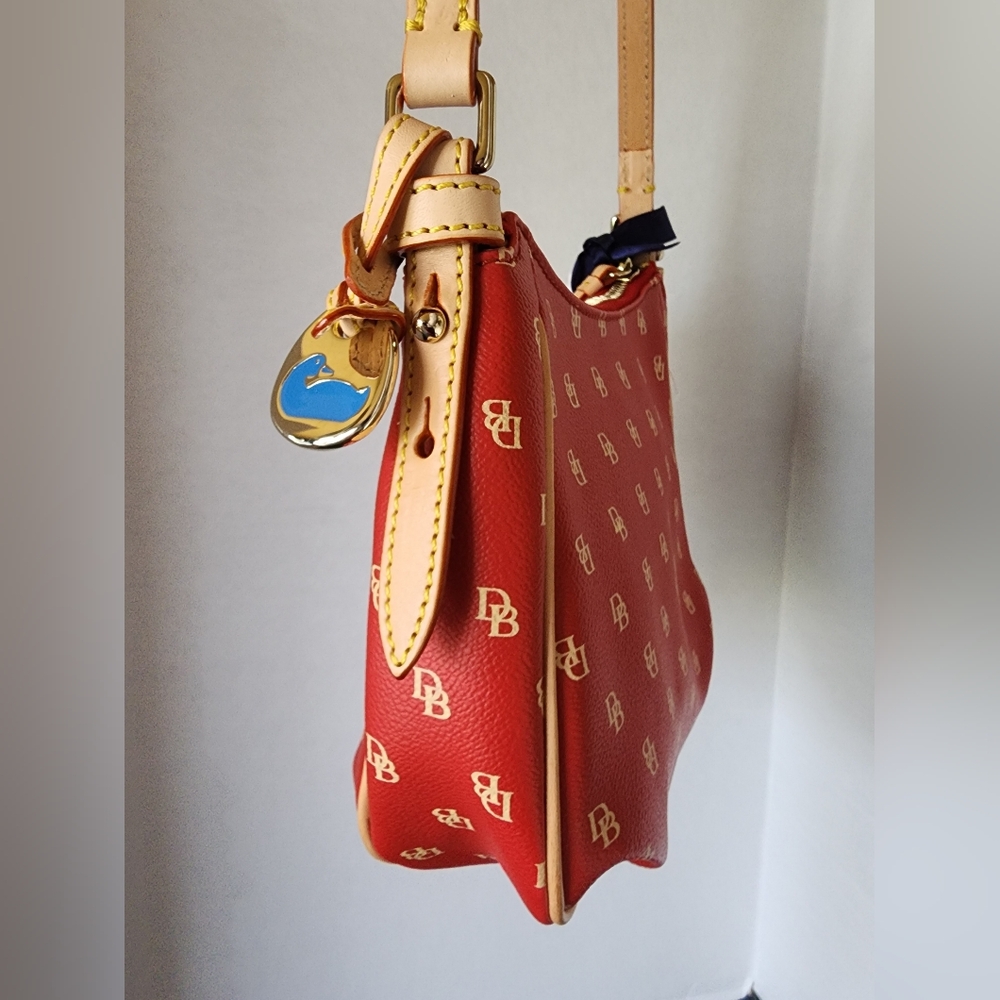 ✨️NWT✨️ Dooney & Bourke Vintage Convertible Mini Margot Shoulder Crossbody - Picture 7 of 13